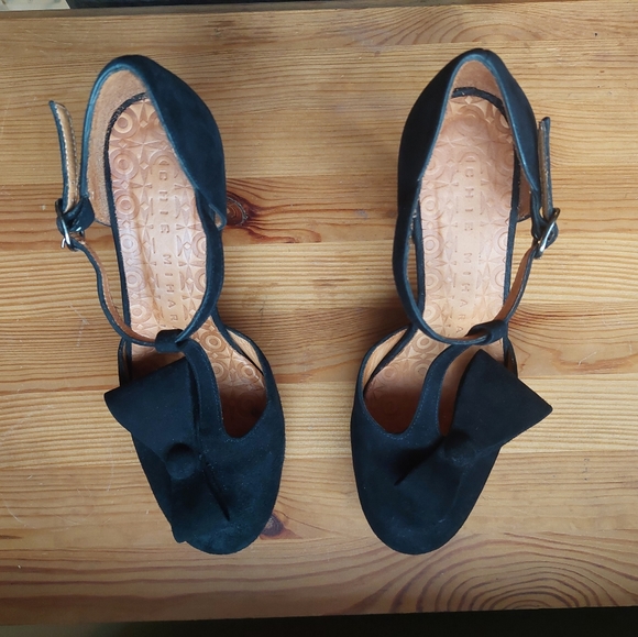Chi Mihara Suede Pumps w/ black bow tie - Picture 3 of 12